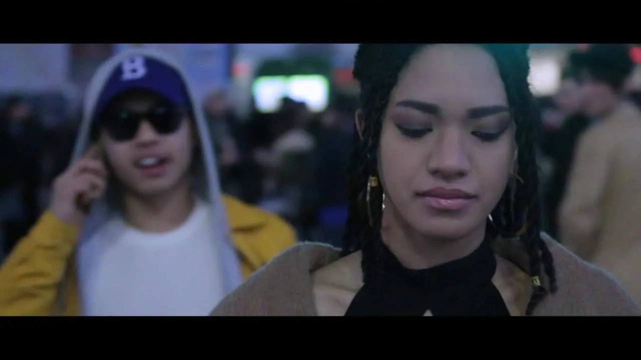 『Bad Gitl』場面カット③ ヤンキーにぶつかり難癖をつけられてしまい……