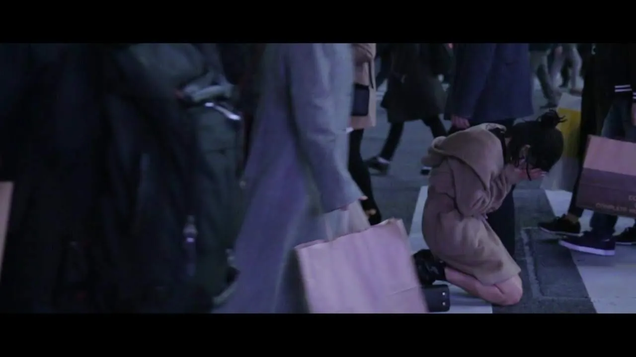 『Bad Gitl』場面カット④ 渋谷の真ん中で泣いてしまう