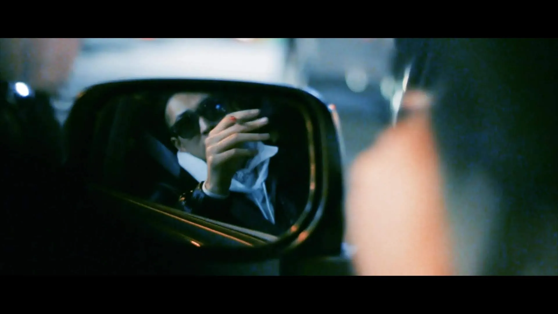 『Flavor』場面カット④ ミラーに映るルナロイヤル