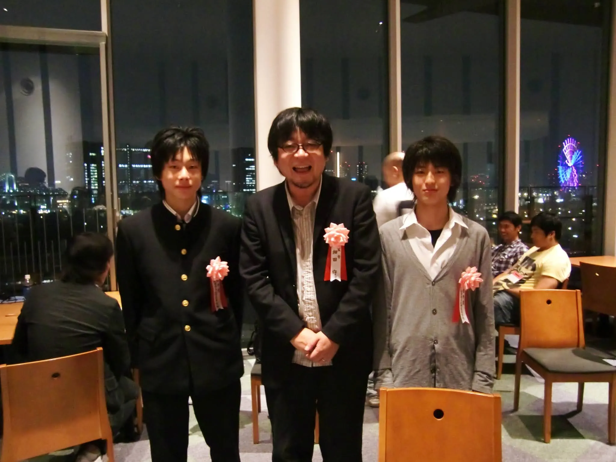 池田(左)と細田守監督(中央)と映画同好会の三浦(右)