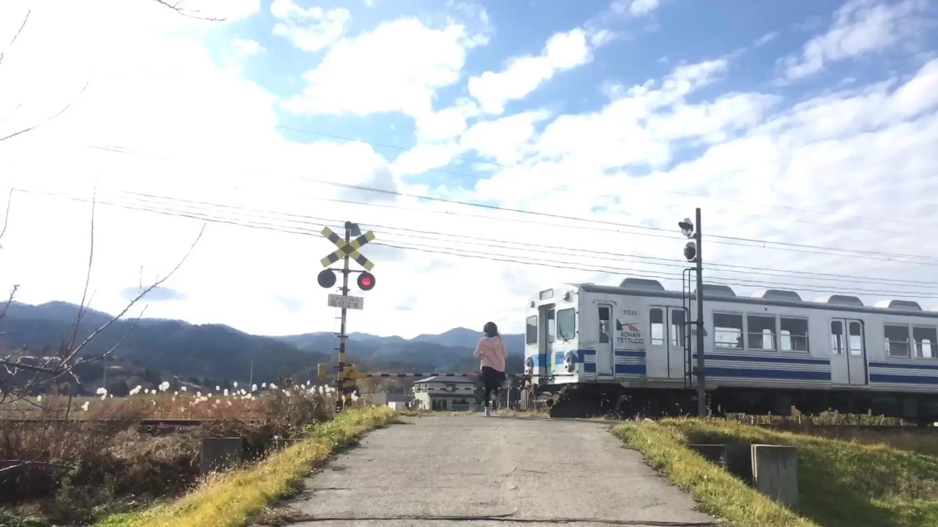 『ストリート・ラブ』場面カット③ 通り過ぎる電車