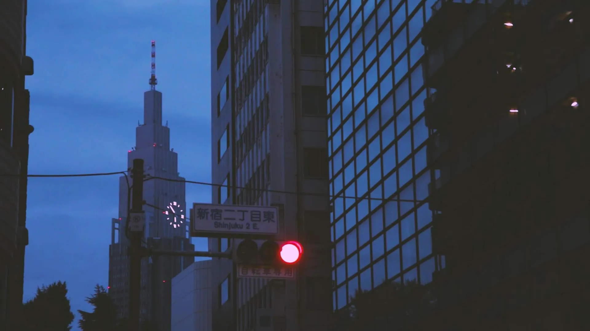 『印象派の水面』場面カット② 明け方の新宿