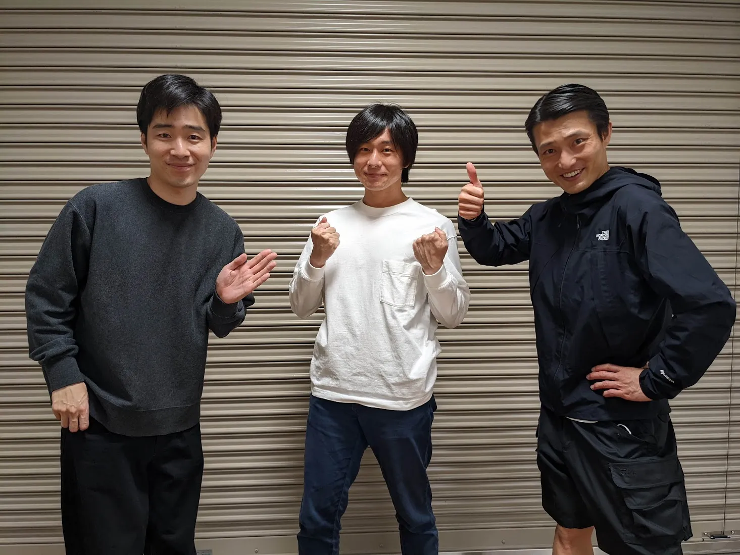 ジャルジャル後藤淳平さん(左)と池田(中央)とジャルジャル福徳秀介さん